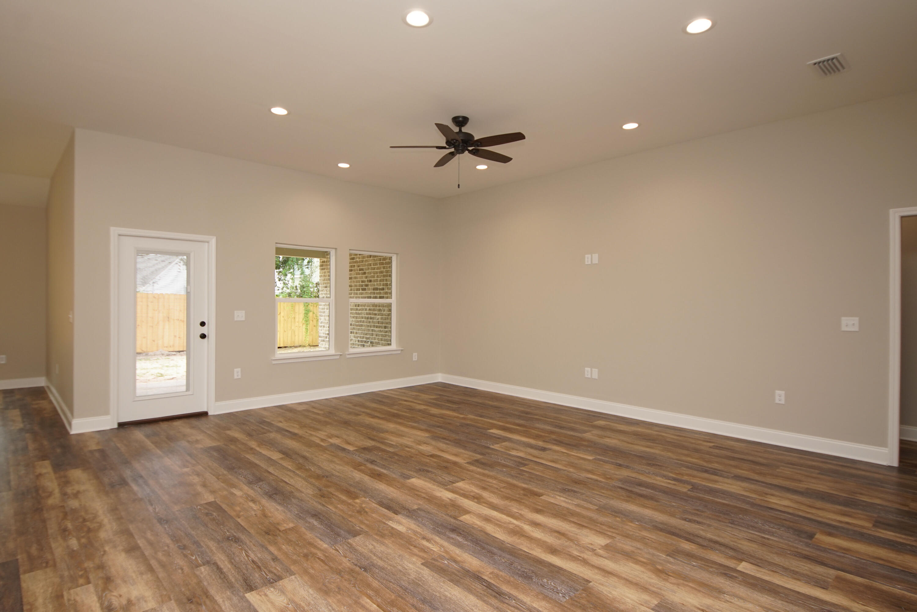 103 Ferry Road Northeast Fort Walton Beach, FL 32548 - Photo 11 of 45 103FerryLiv