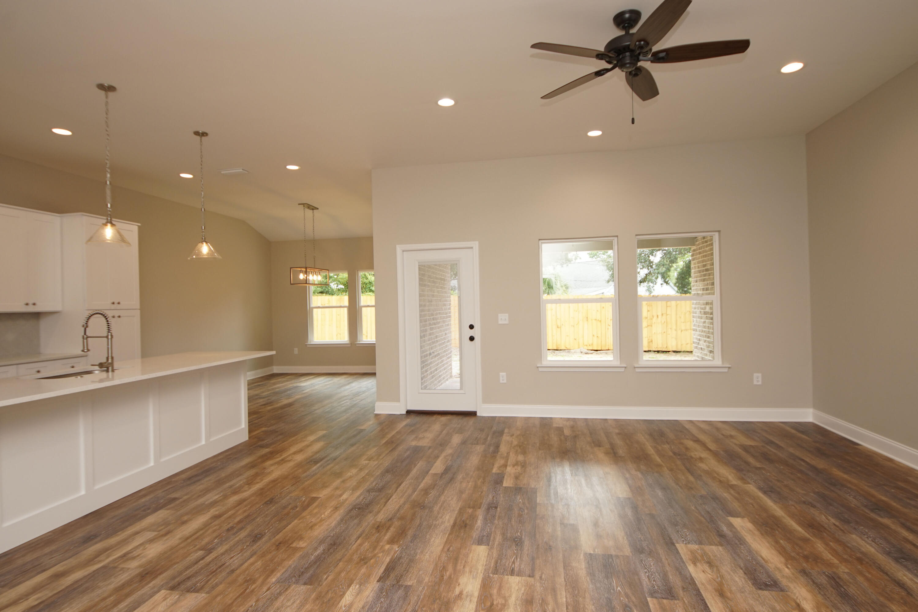 103 Ferry Road Northeast Fort Walton Beach, FL 32548 - Photo 14 of 45 103FerryLiving7