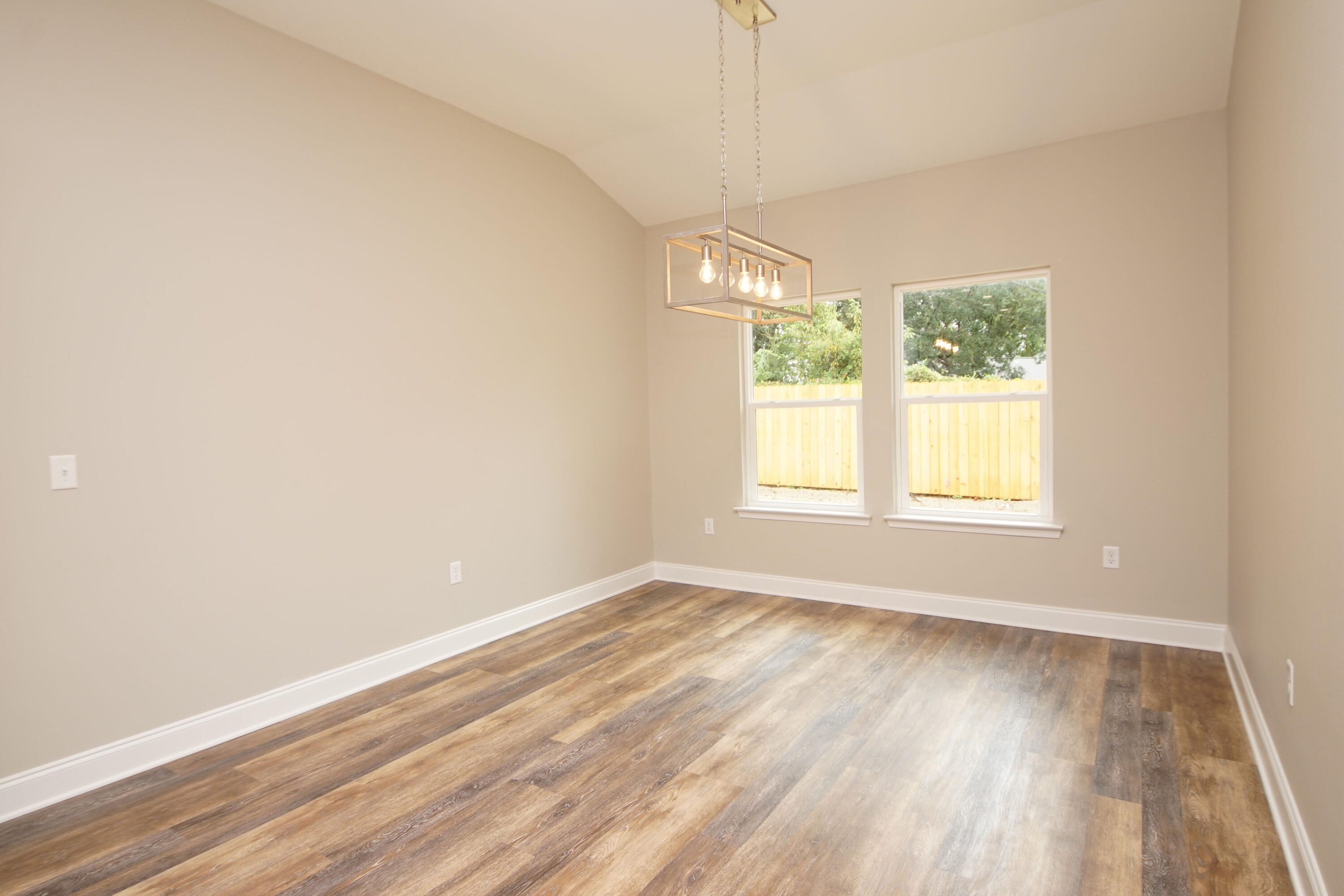 103 Ferry Road Northeast Fort Walton Beach, FL 32548 - Photo 15 of 45 103FerryNDining