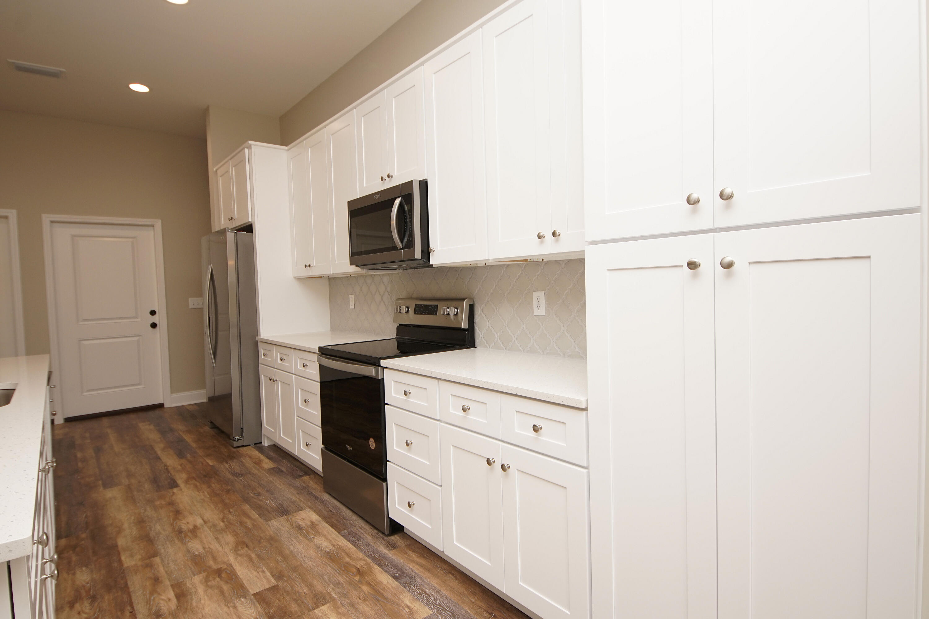 103 Ferry Road Northeast Fort Walton Beach, FL 32548 - Photo 19 of 45 103FerryKitchen422