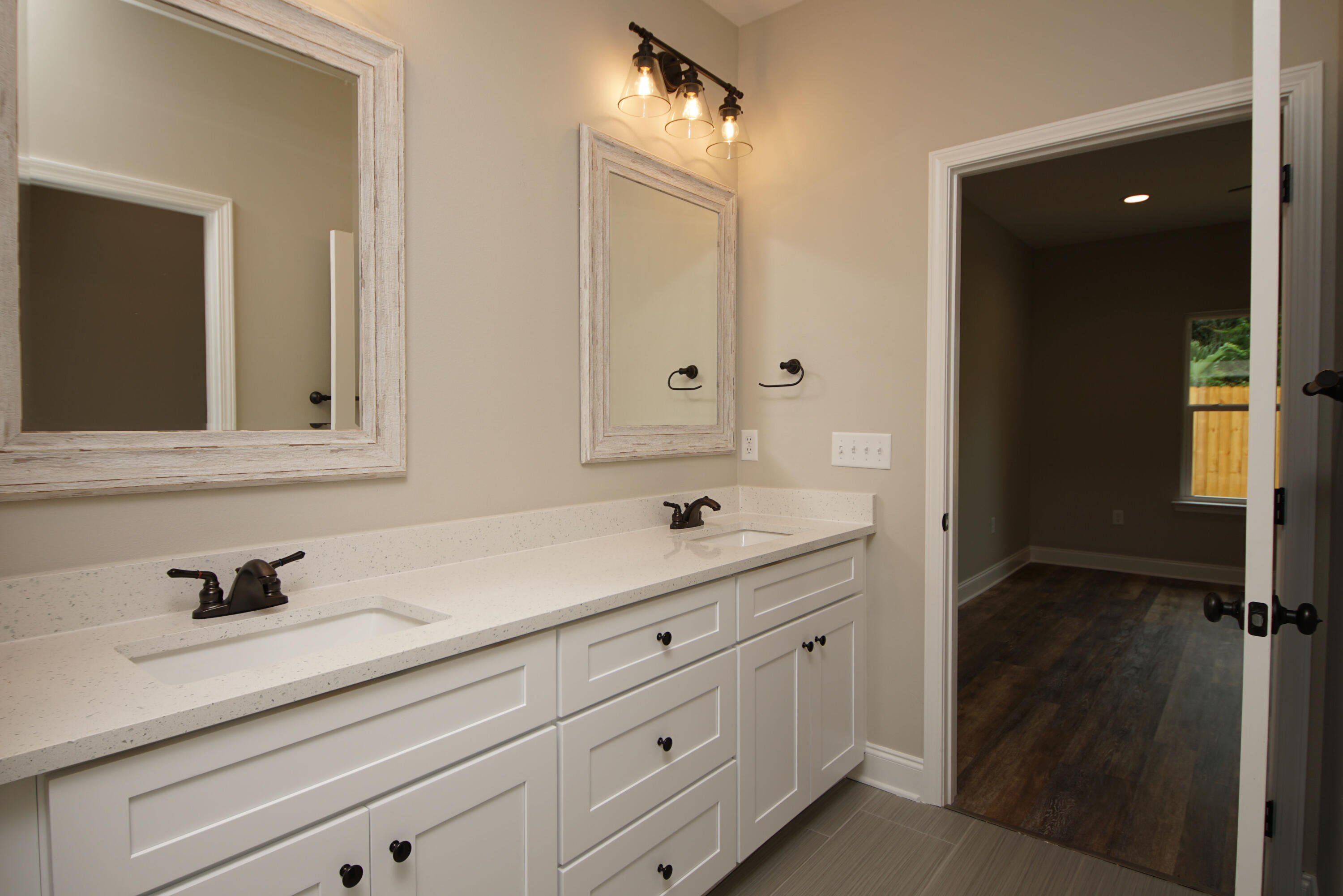 103 Ferry Road Northeast Fort Walton Beach, FL 32548 - Photo 27 of 45 103FerryMasterVanity6