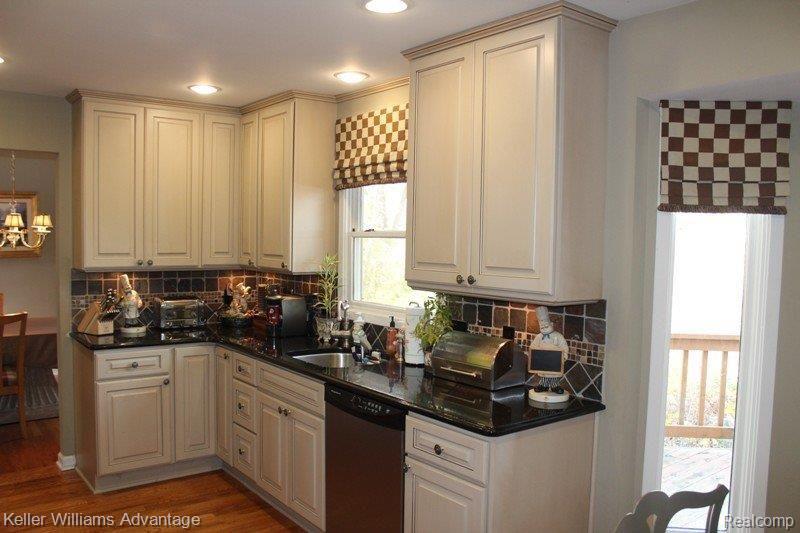 24271 Weathervane Court Novi, MI 48374 - Photo 10 of 25 Kitchen