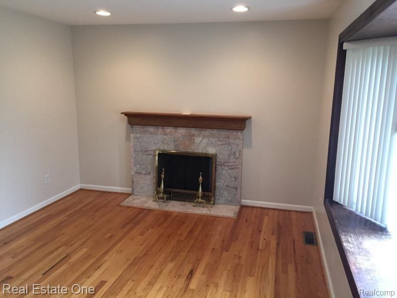 256 Brewster Road Rochester Hills, MI 48309 - Photo 5 of 25