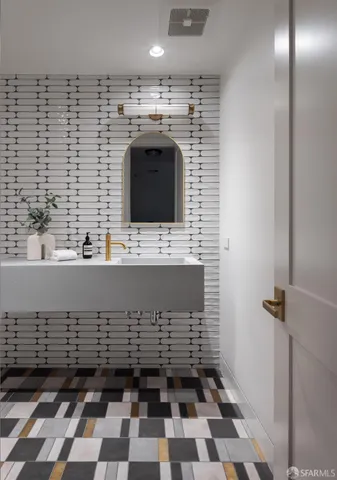 $17,995,000 | 2724-2728 Filbert Street, San Francisco, CA 94123