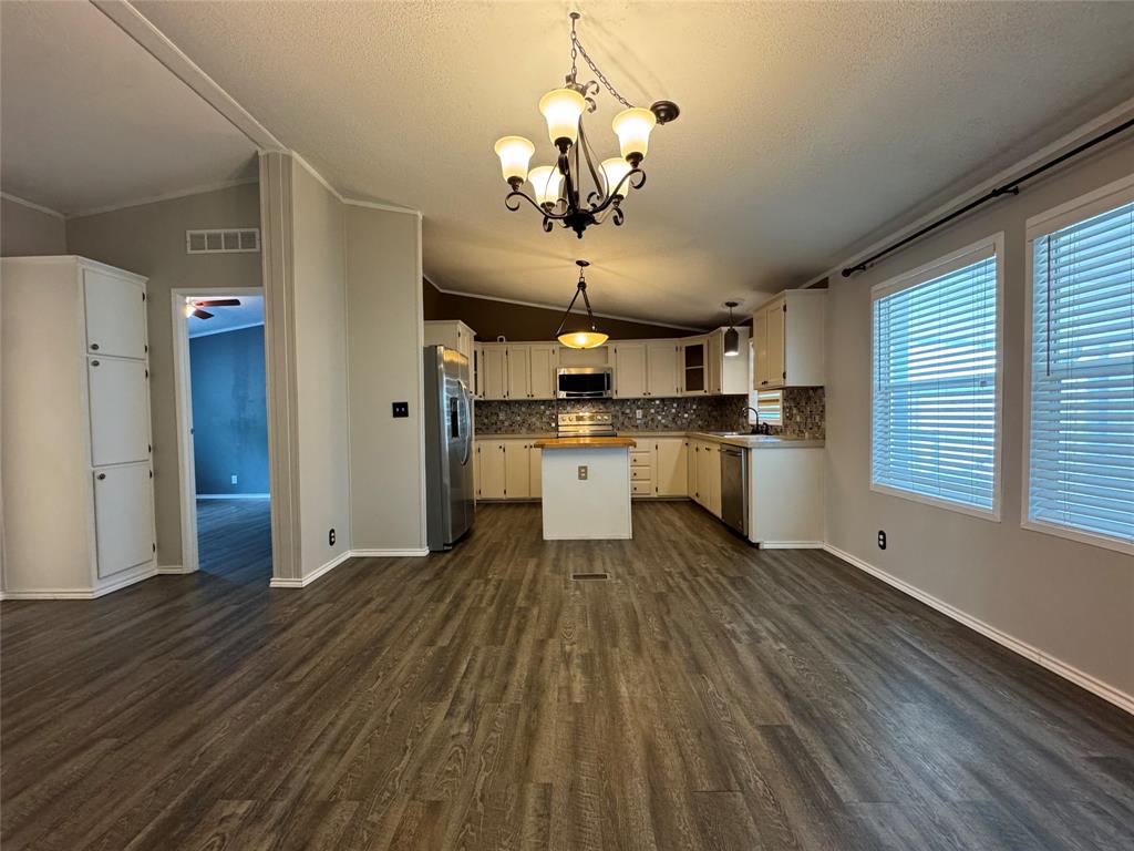 197 Private Road 4652 Rhome, TX 76078 - Photo 17 of 38