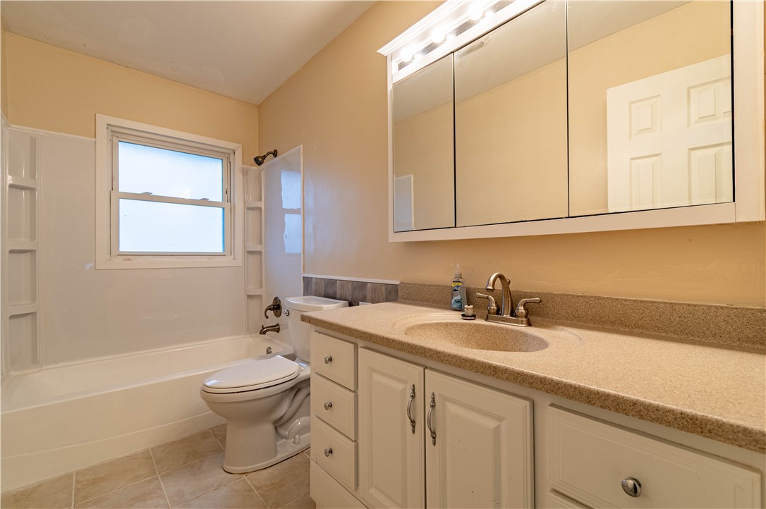 1916 South Lynnwood Drive Decatur, IL 62521 - Photo 13 of 20 Gallery Image 13
