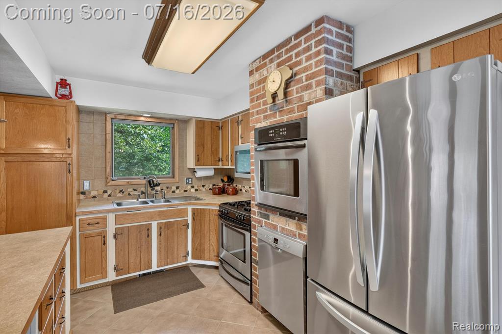 11210 Linden Road Linden, MI 48451 - Photo 9 of 61