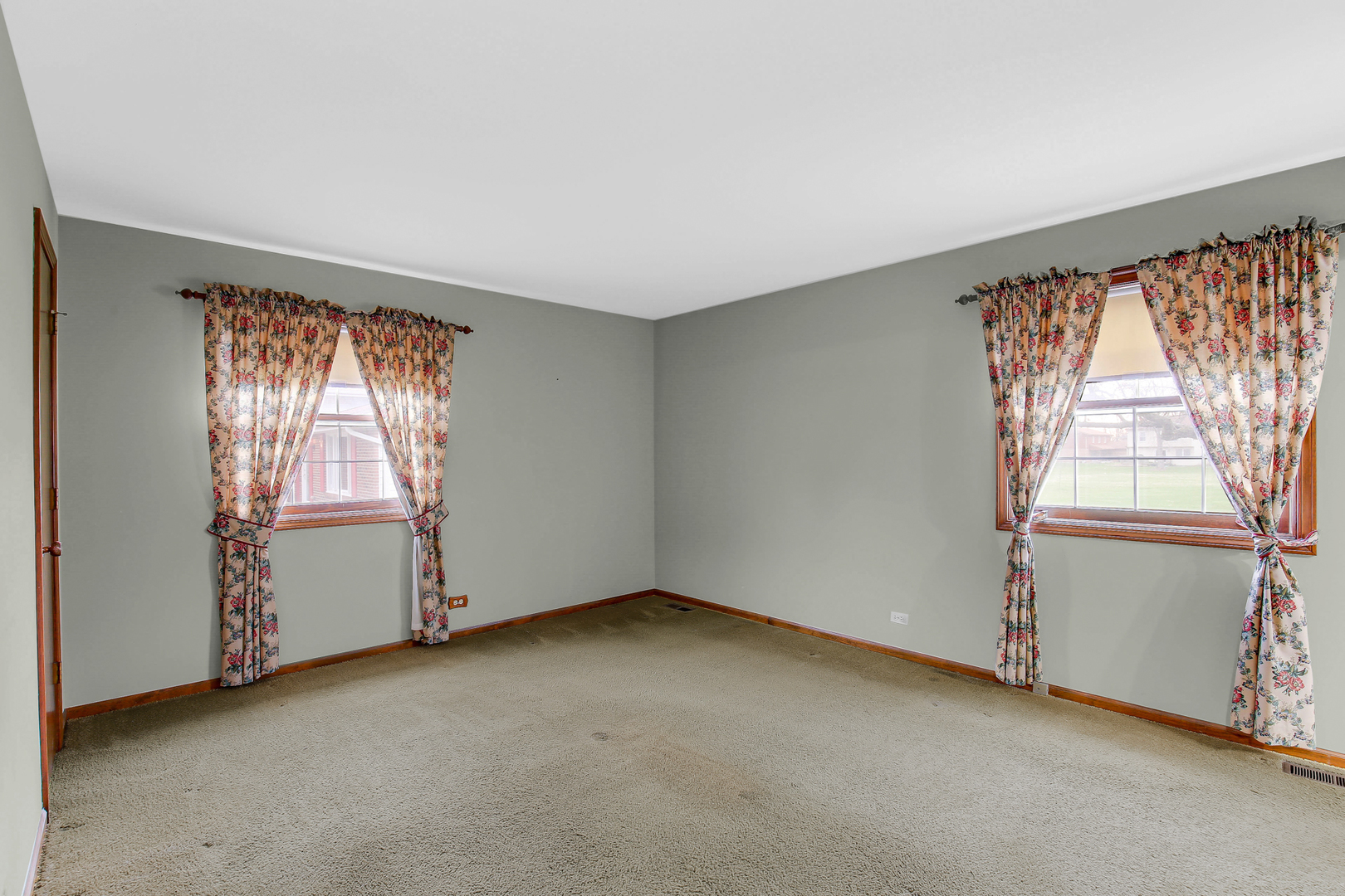 3723 Ronald Road Crete, IL 60417 - Photo 16 of 25 an empty room with windows