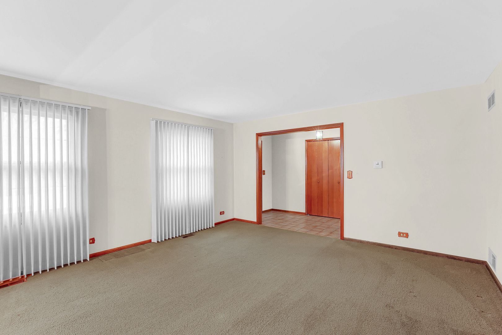 3723 Ronald Road Crete, IL 60417 - Photo 7 of 25 an empty room with windows