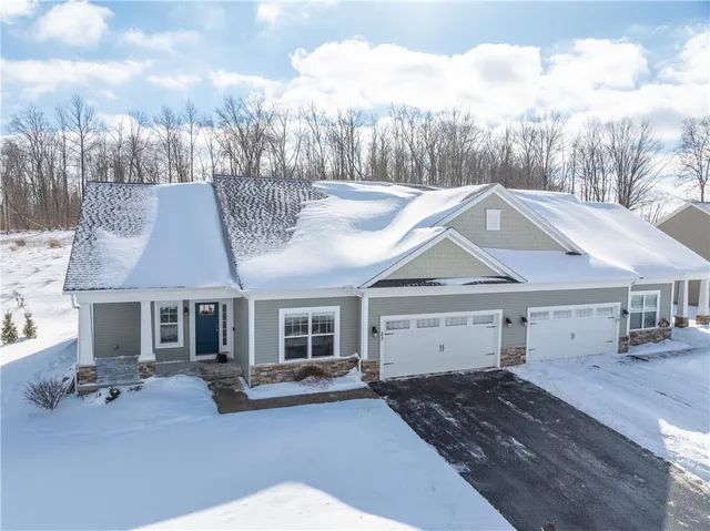 $399,900 | 23 Longtrail Lane, Henrietta, NY 14467