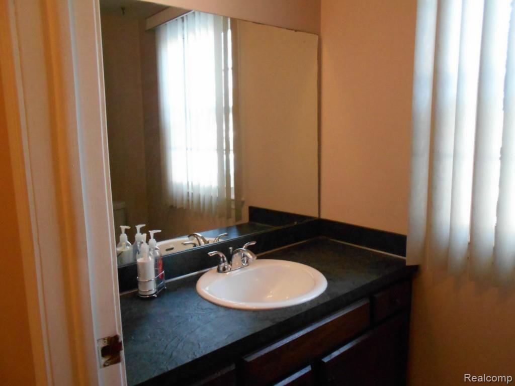 679 Rutgers Road Rochester Hills, MI 48309 - Photo 14 of 24