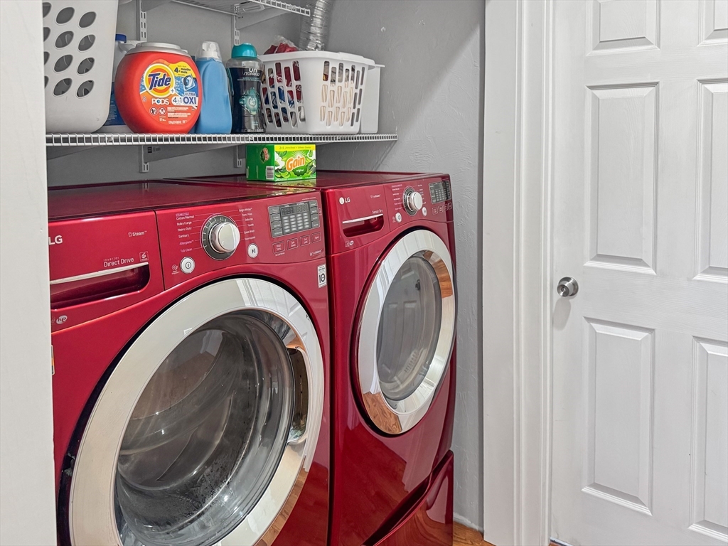 8 Dulcies Point Road Kingston, NH 03848 - Photo 21 of 27 a utility room with dryer and washer