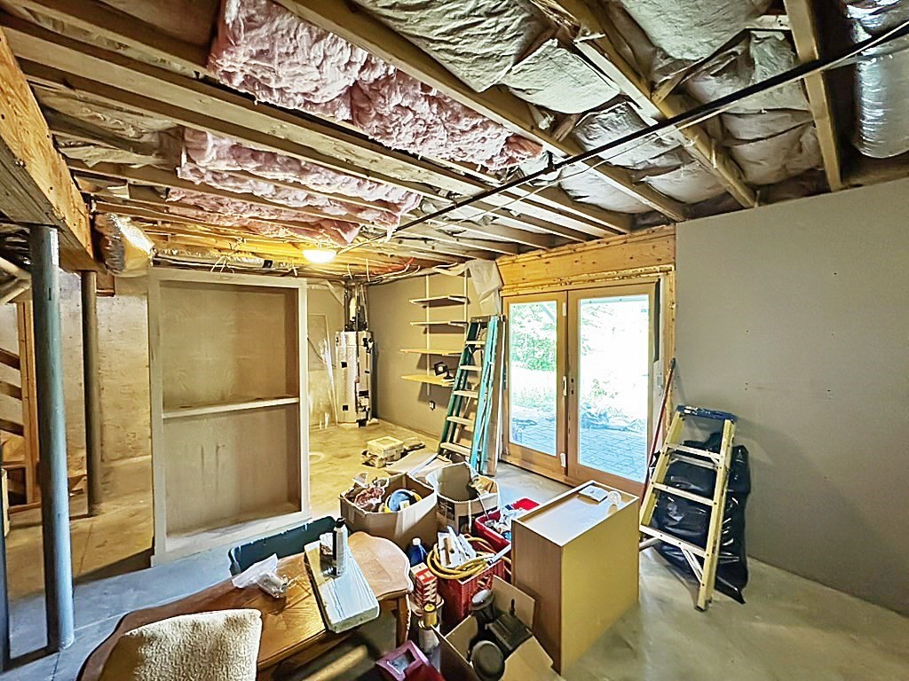 8 Dulcies Point Road Kingston, NH 03848 - Photo 26 of 27 a room with furniture