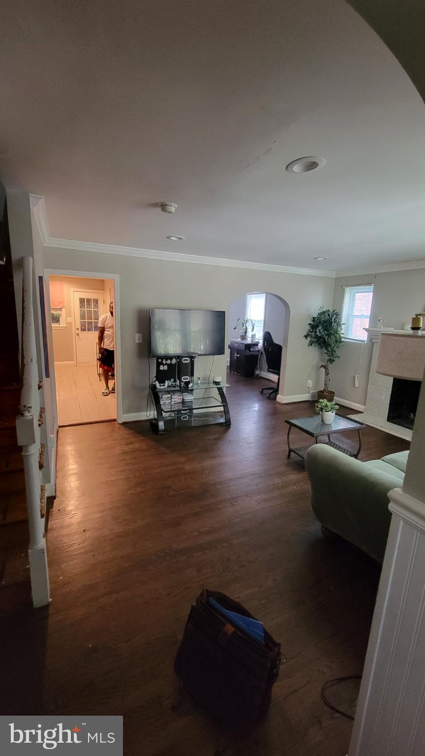 5105 Plymouth Road Baltimore, MD 21214 - Photo 27 of 29 Spacious living area with warm wood floors.