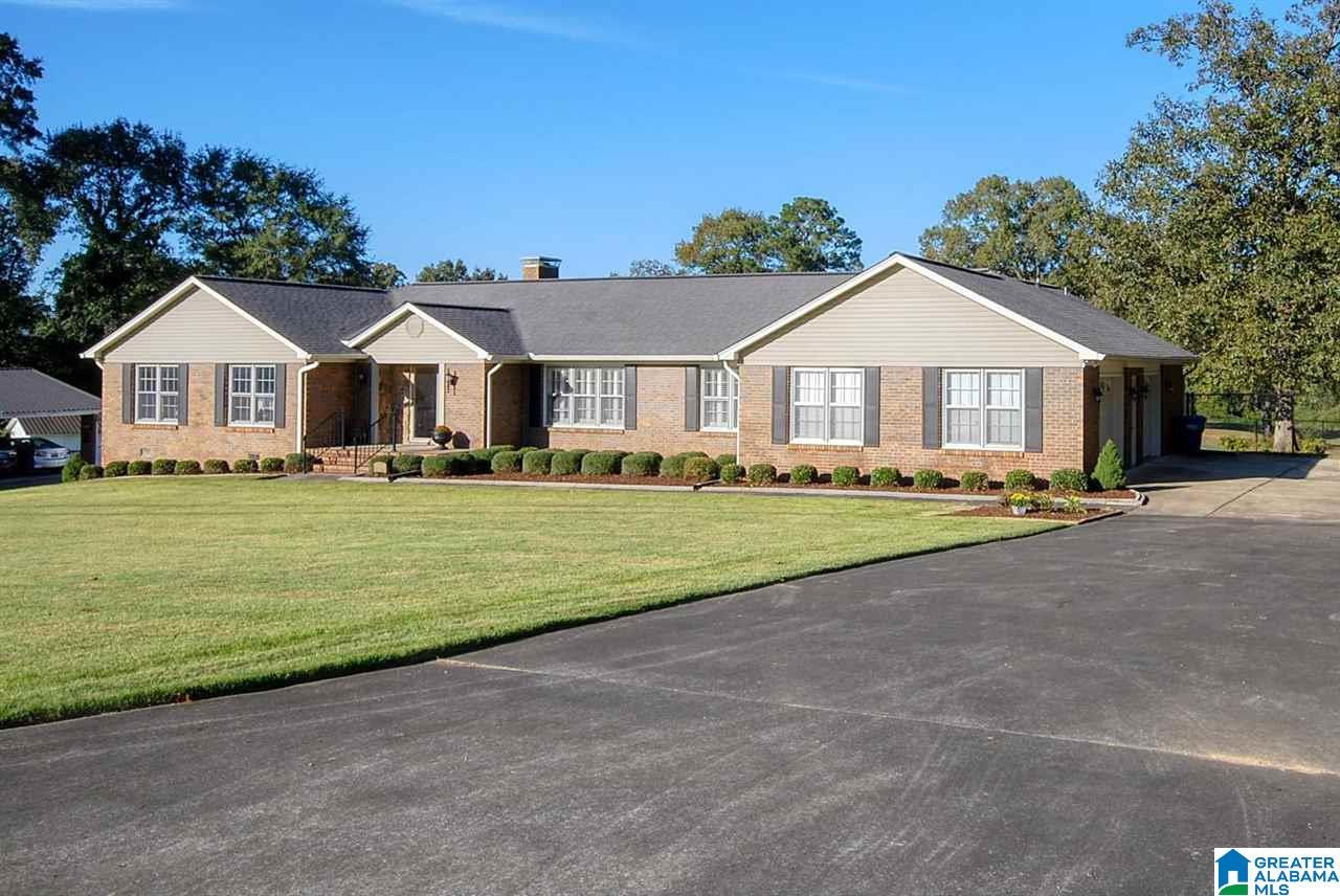 529 Cherokee Trail Anniston, AL 36206 - Photo 2 of 29