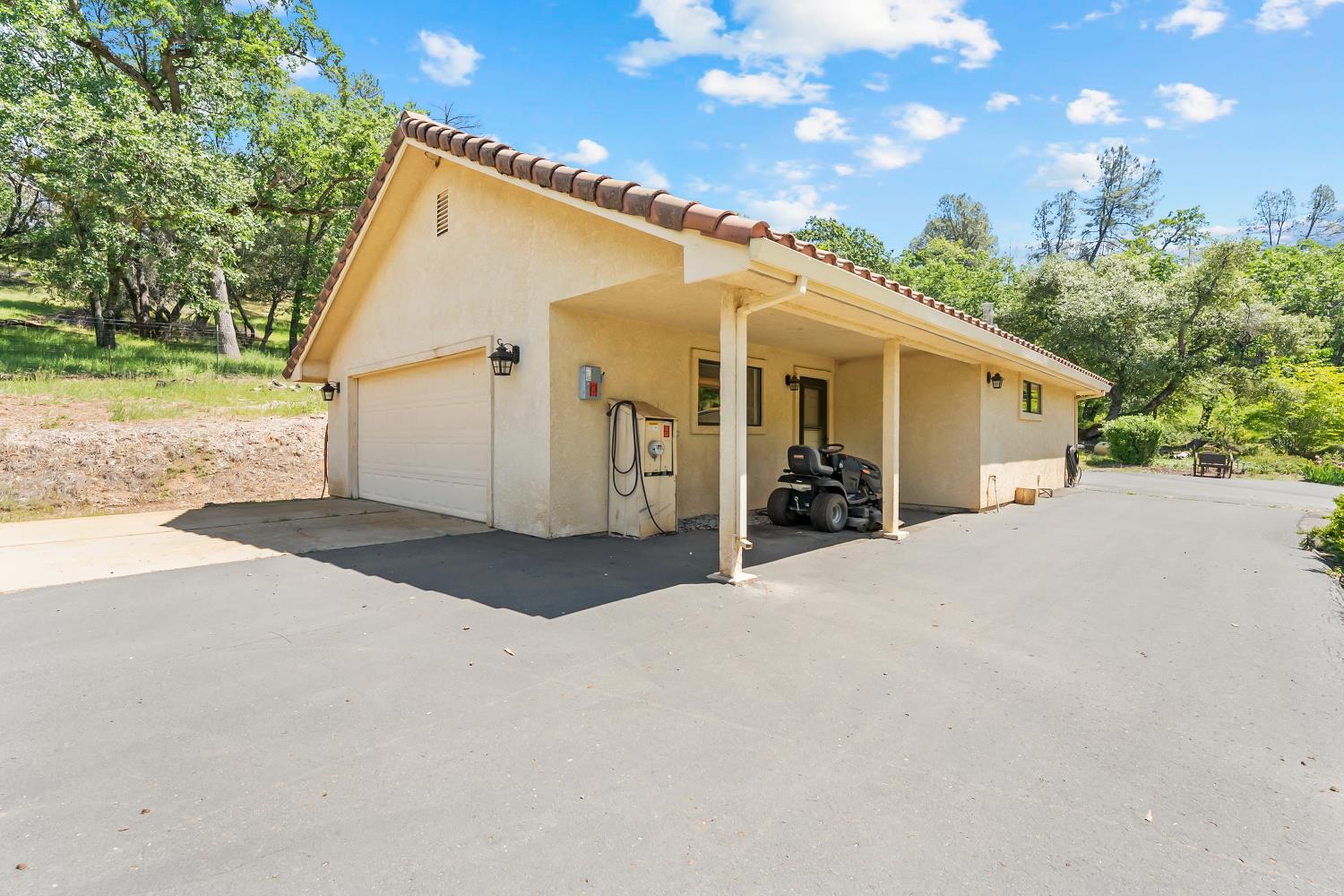 19461 Fiddletown Road Fiddletown, CA 95629 - Photo 38 of 62 a view of a house with a patio