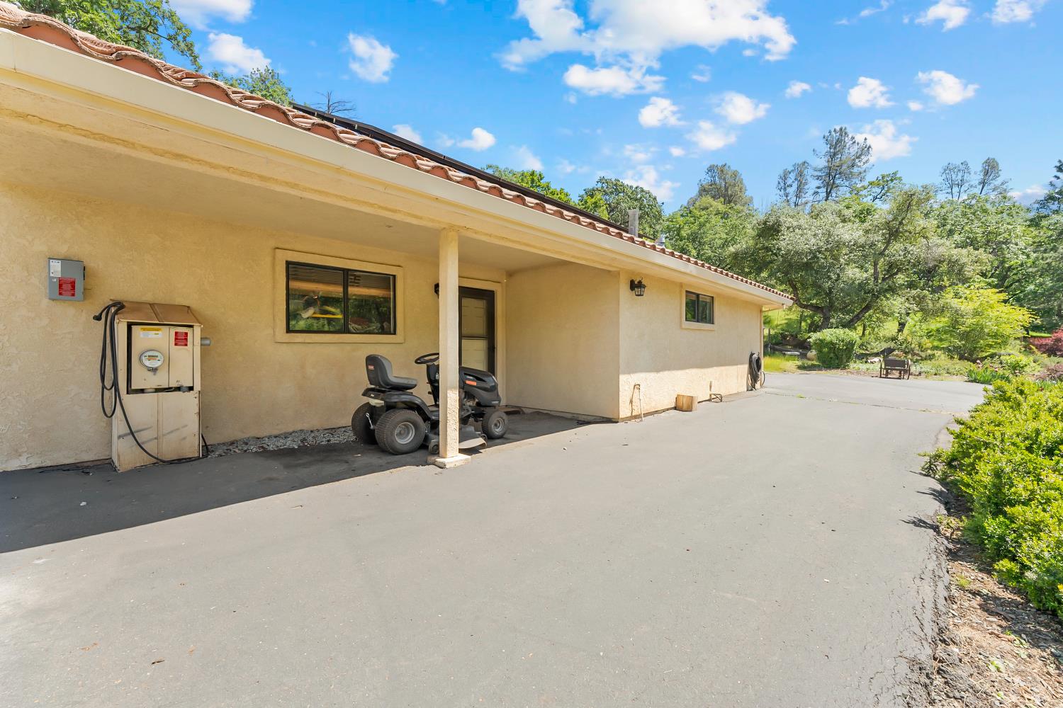 19461 Fiddletown Road Fiddletown, CA 95629 - Photo 39 of 62 a view of a car garage
