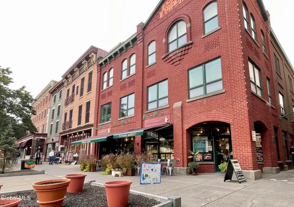 $2,950 | 433 Broadway, Unit 3, Saratoga Springs, NY 12866