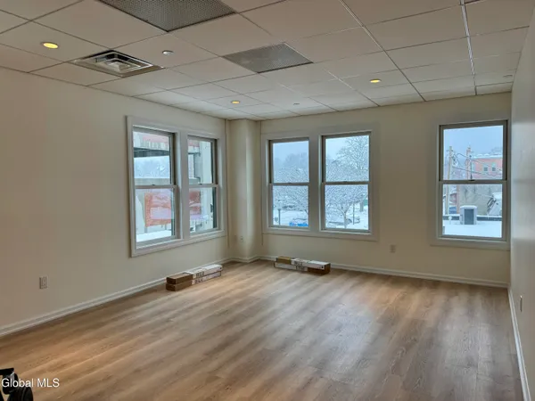 $2,950 | 433 Broadway, Unit 3, Saratoga Springs, NY 12866