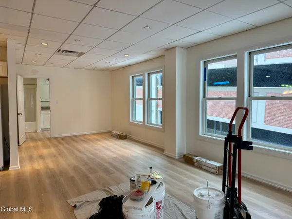 $2,950 | 433 Broadway, Unit 3, Saratoga Springs, NY 12866