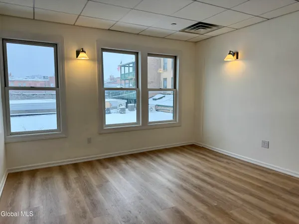$2,950 | 433 Broadway, Unit 3, Saratoga Springs, NY 12866