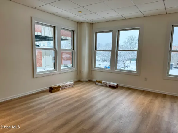 $2,950 | 433 Broadway, Unit 3, Saratoga Springs, NY 12866