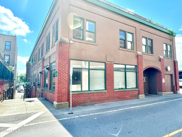 $2,950 | 433 Broadway, Unit 3, Saratoga Springs, NY 12866