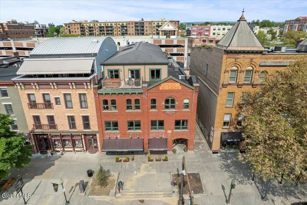 $2,950 | 433 Broadway, Unit 3, Saratoga Springs, NY 12866