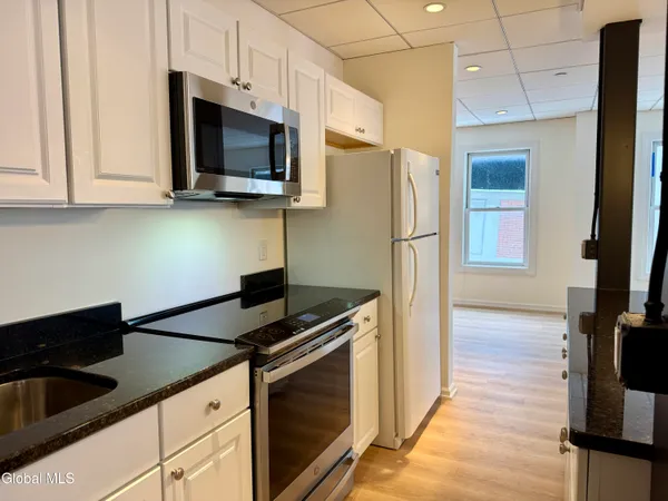 $2,950 | 433 Broadway, Unit 3, Saratoga Springs, NY 12866