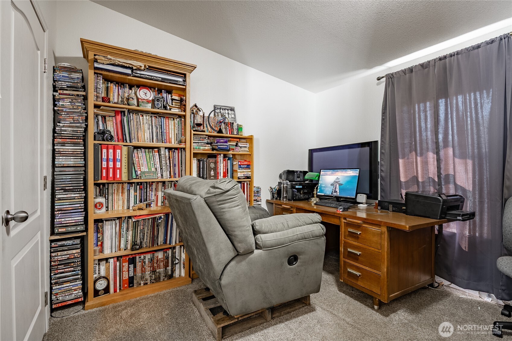6350 Portal Way, Unit 83 Ferndale, WA 98248 - Photo 24 of 40 a room with furniture window and book shelf