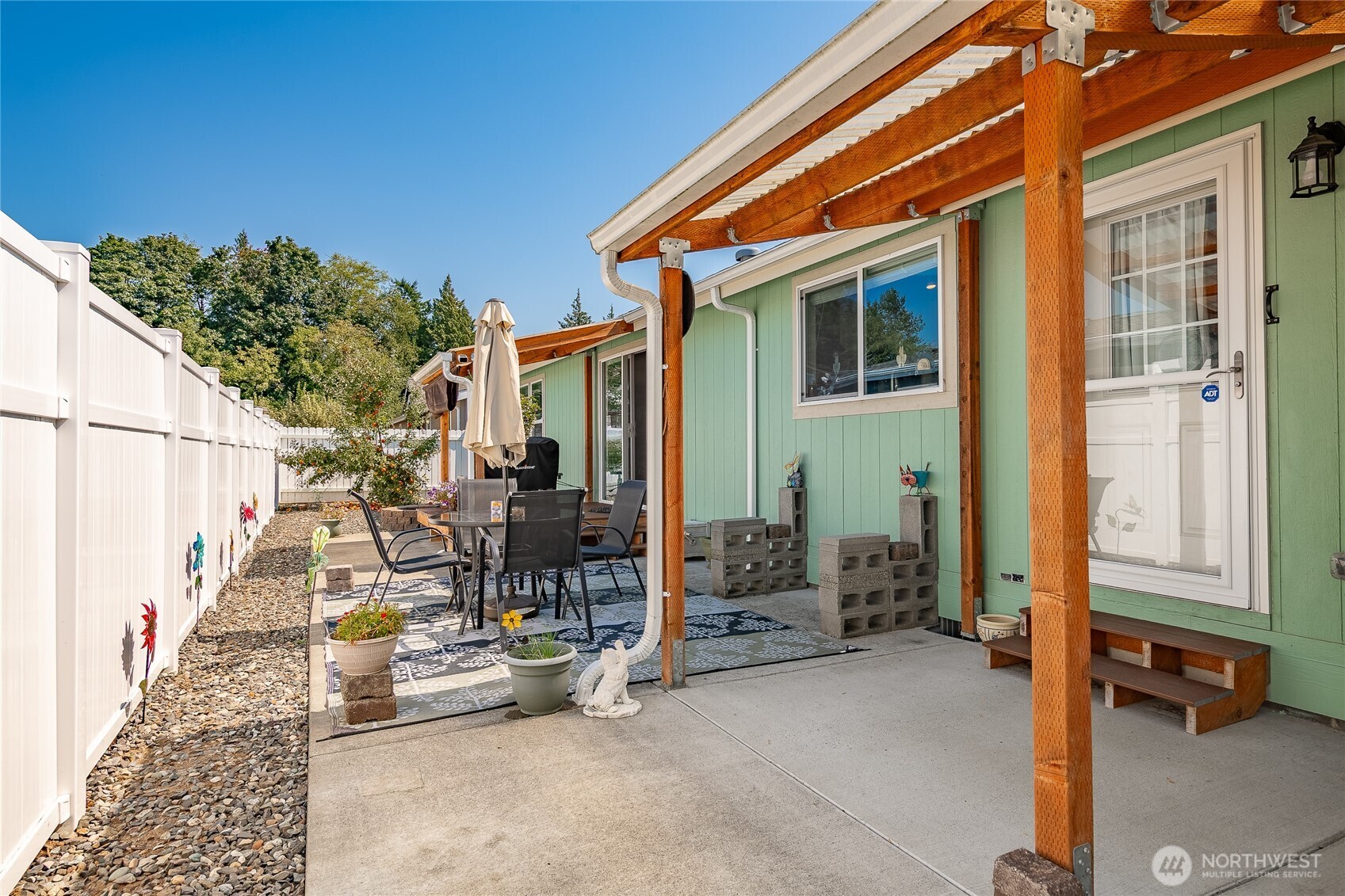 6350 Portal Way, Unit 83 Ferndale, WA 98248 - Photo 28 of 40 a view of living room with furniture