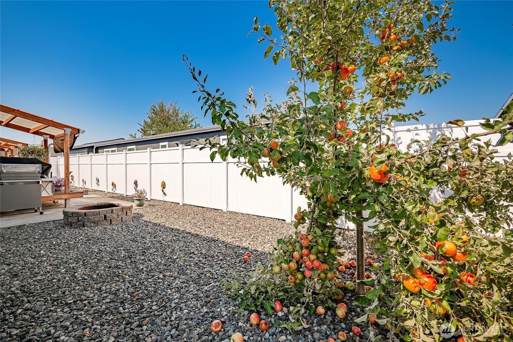 6350 Portal Way, Unit 83 Ferndale, WA 98248 - Photo 32 of 40 a backyard of a house with lots of green space