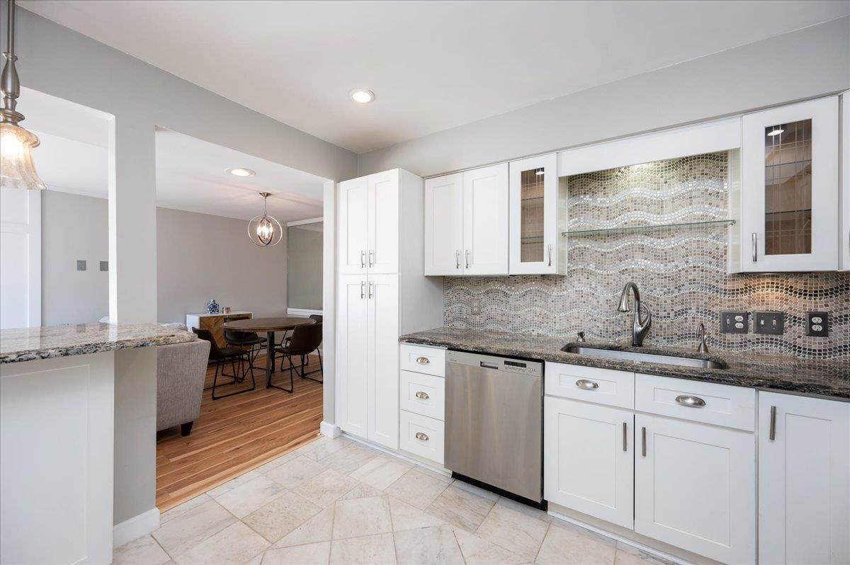 7040 Sandy Forks Road, Unit 104 Raleigh, NC 27609 - Photo 18 of 20 Open Kitchen