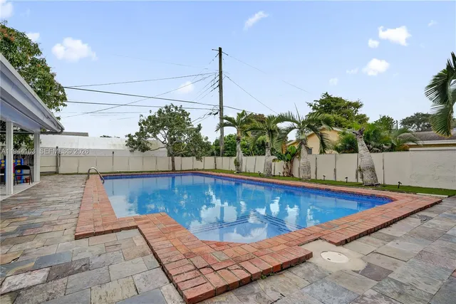 $760,000 | 5380 Southwest 8th Court, Plantation, FL 33317