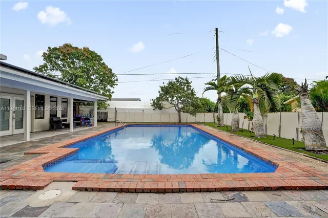 $760,000 | 5380 Southwest 8th Court, Plantation, FL 33317