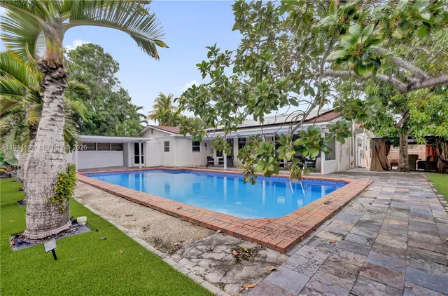 $760,000 | 5380 Southwest 8th Court, Plantation, FL 33317