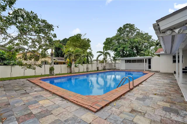 $760,000 | 5380 Southwest 8th Court, Plantation, FL 33317