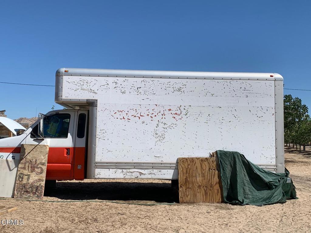 10080 Santa Fe Fire Road Lucerne Valley, CA 92356 - Photo 29 of 36 a view of entryway