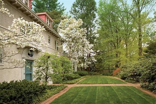 63 Hillside Road Brookline, MA 02445 - Photo 2 of 4