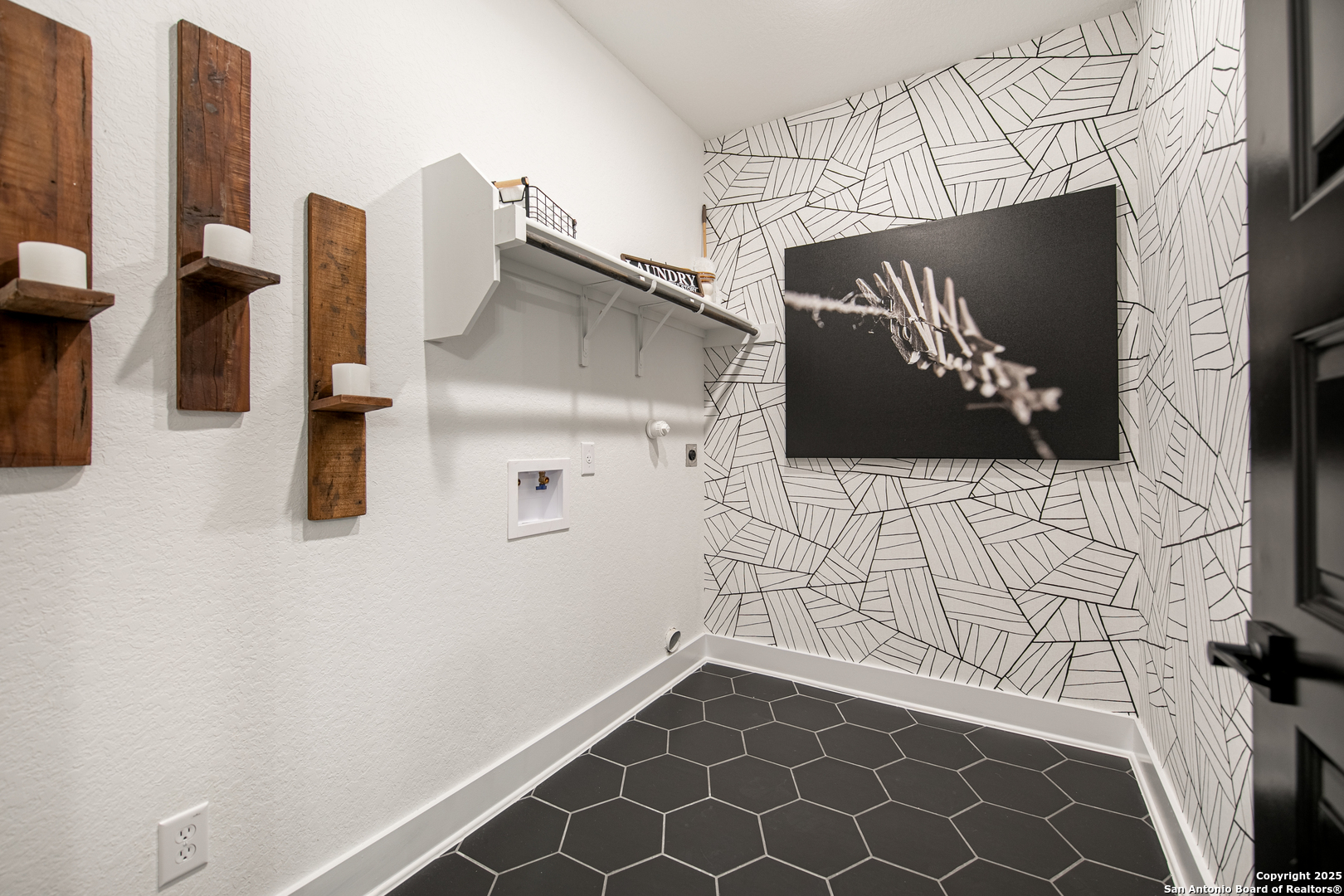 527 Corwin Springs Cibolo, TX 78108 - Photo 19 of 21 a bathroom with a sink and mirror