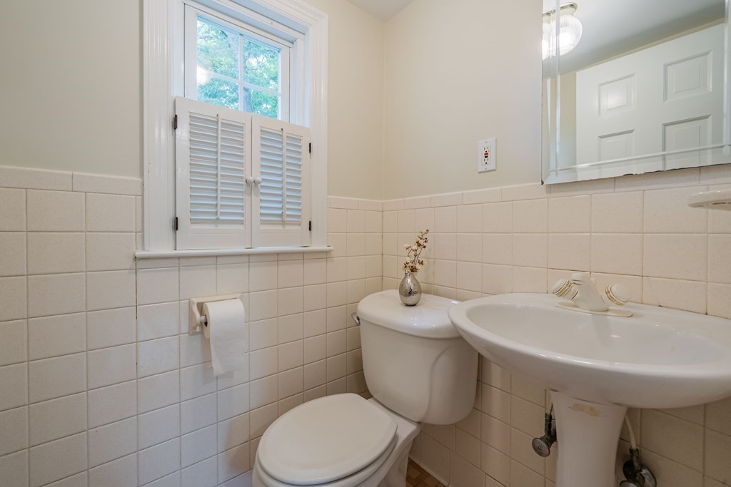61 Richfield Road Arlington, MA 02474 - Photo 18 of 41 Gallery Image 18