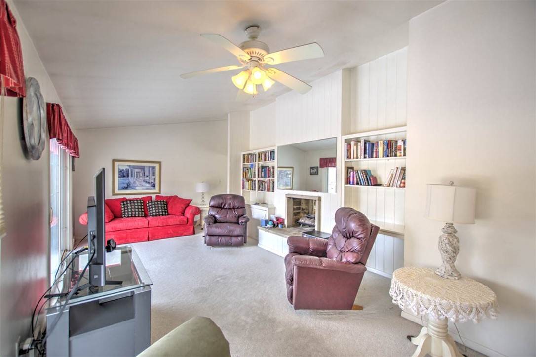 246 Southmoreland Place Decatur, IL 62521 - Photo 10 of 23 Gallery Image 10
