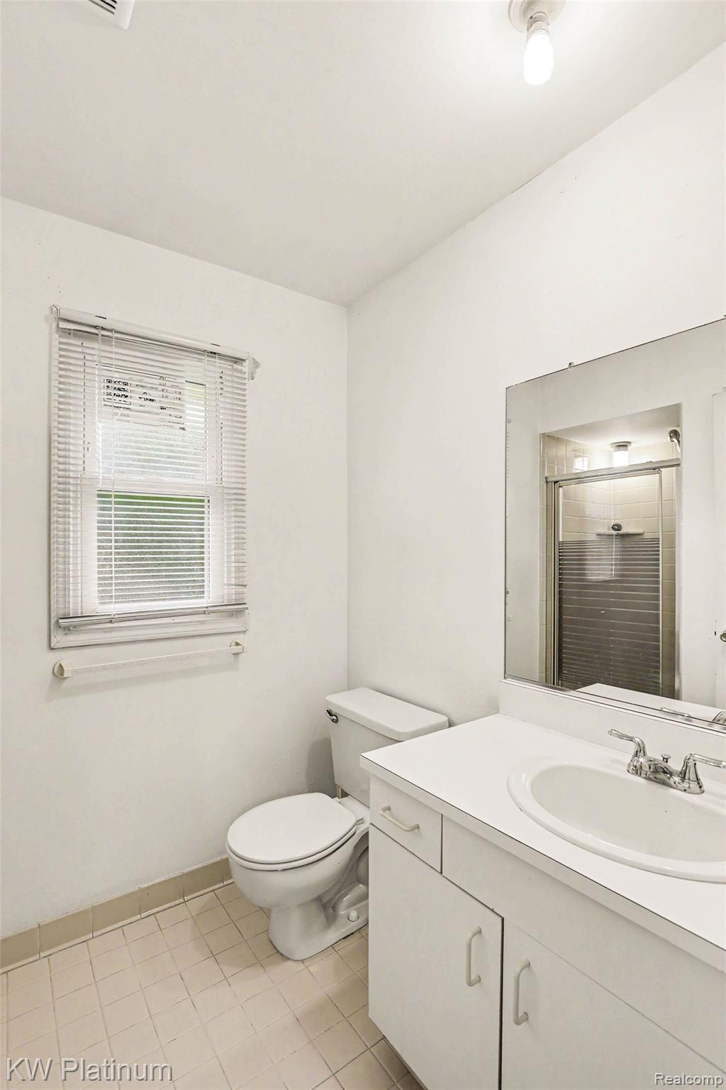 1614 Crestline Lane Rochester, MI 48307 - Photo 12 of 31 020_file_8102.jpg