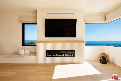 $11,000,000 | 5811 Murphy Way, Malibu, CA 90265