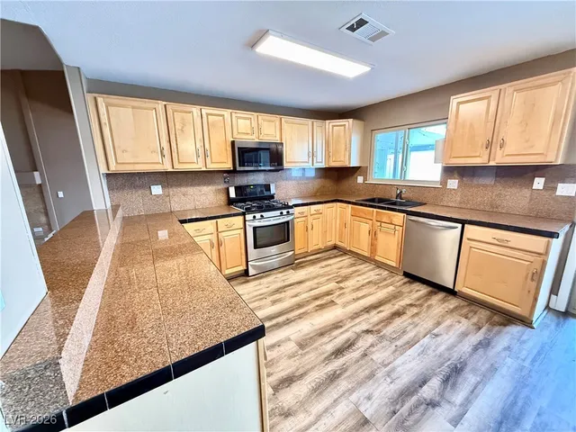 $2,275 | 6236 West Elmira Drive, Las Vegas, NV 89118