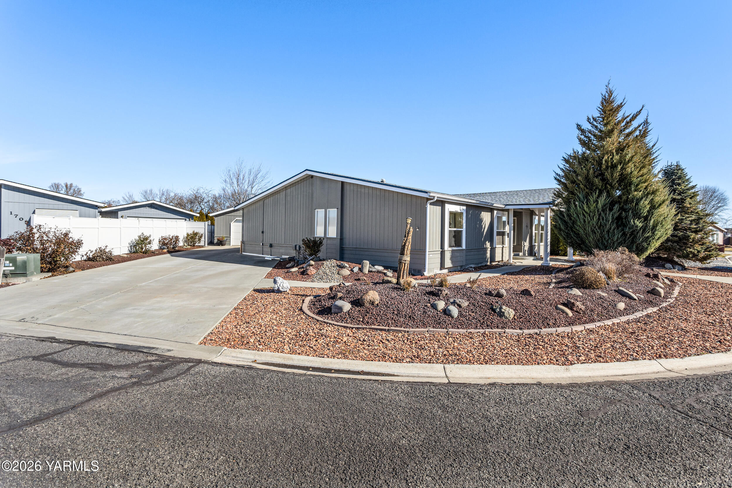 1709 South 68th Avenue Yakima, WA 98908 - Photo 1 of 29 1709 S 68th Ave