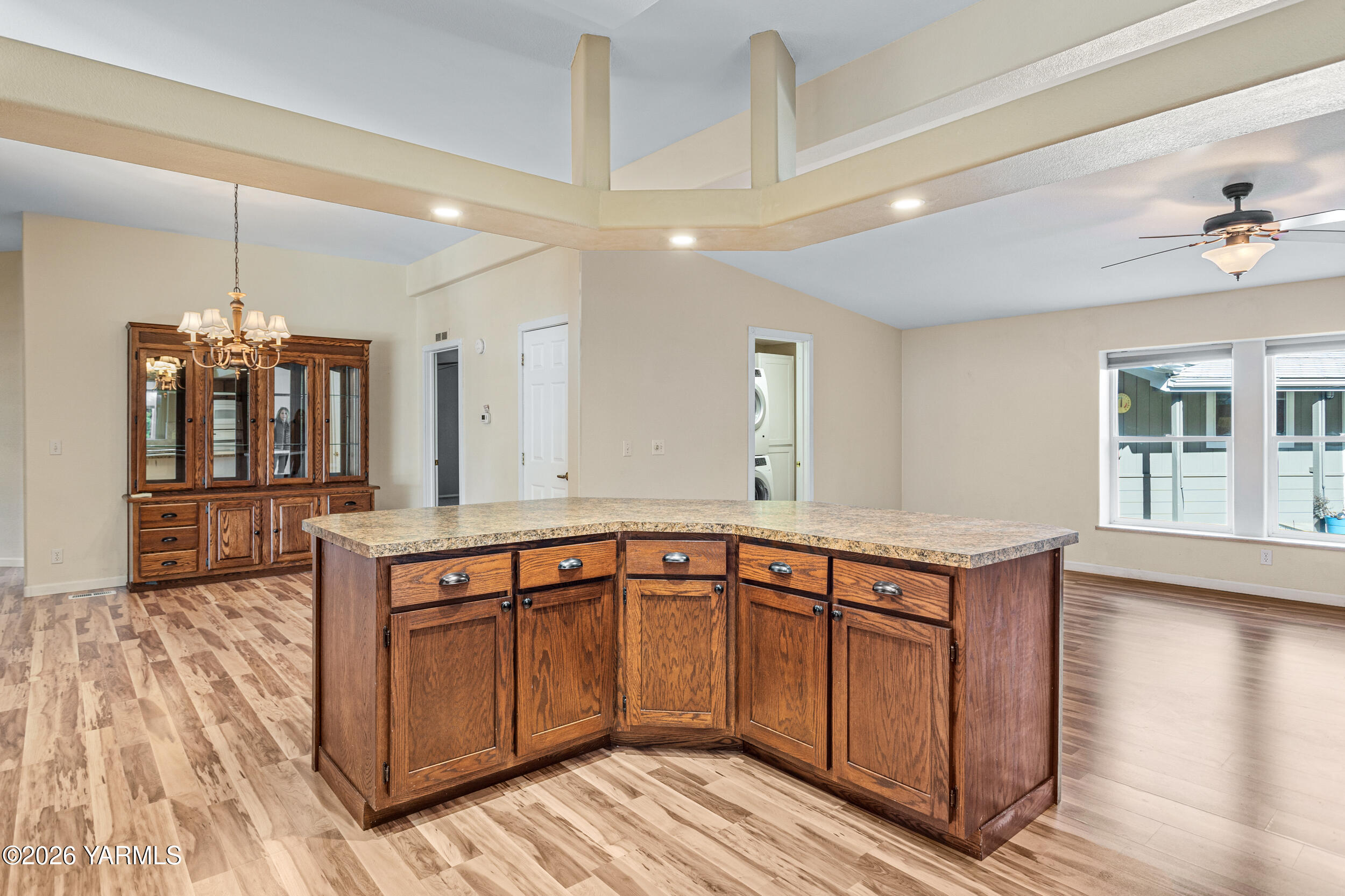 1709 South 68th Avenue Yakima, WA 98908 - Photo 11 of 29 1709 S 68th Ave