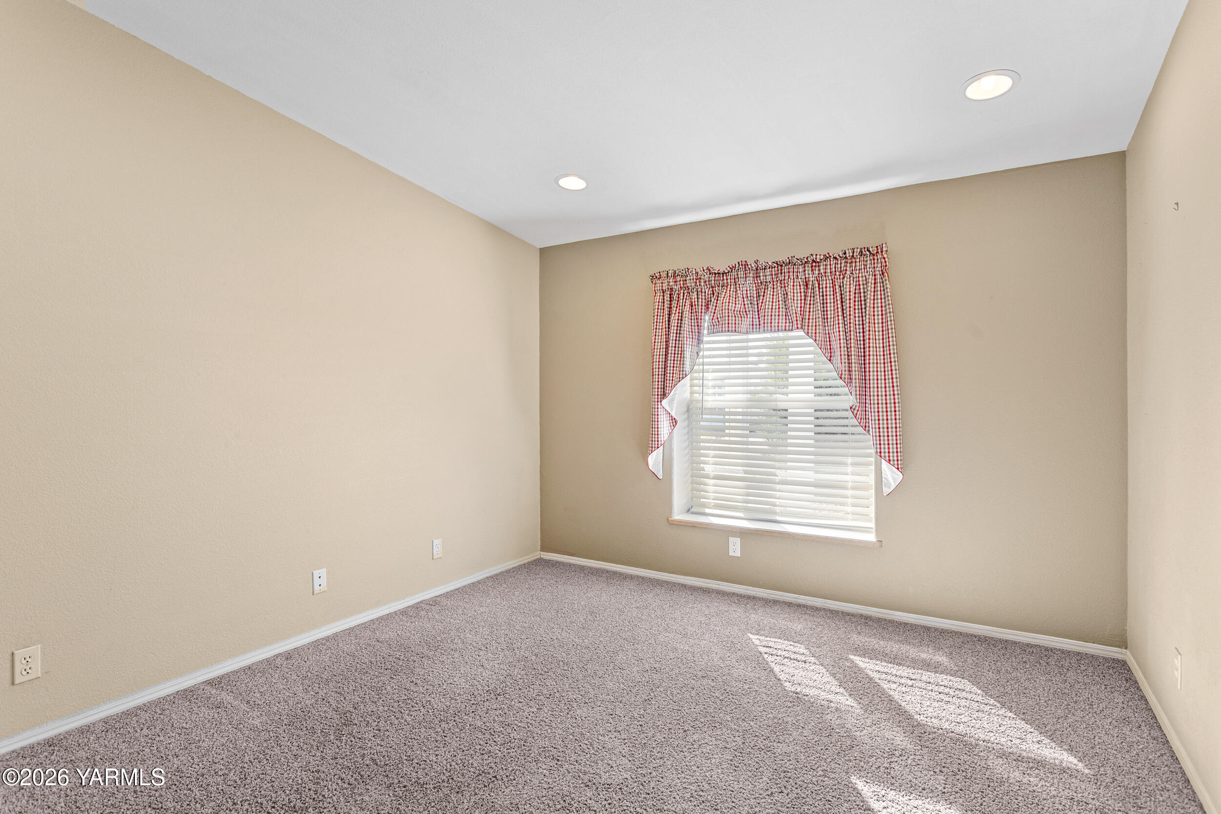 1709 South 68th Avenue Yakima, WA 98908 - Photo 19 of 29 1709 S 68th Ave