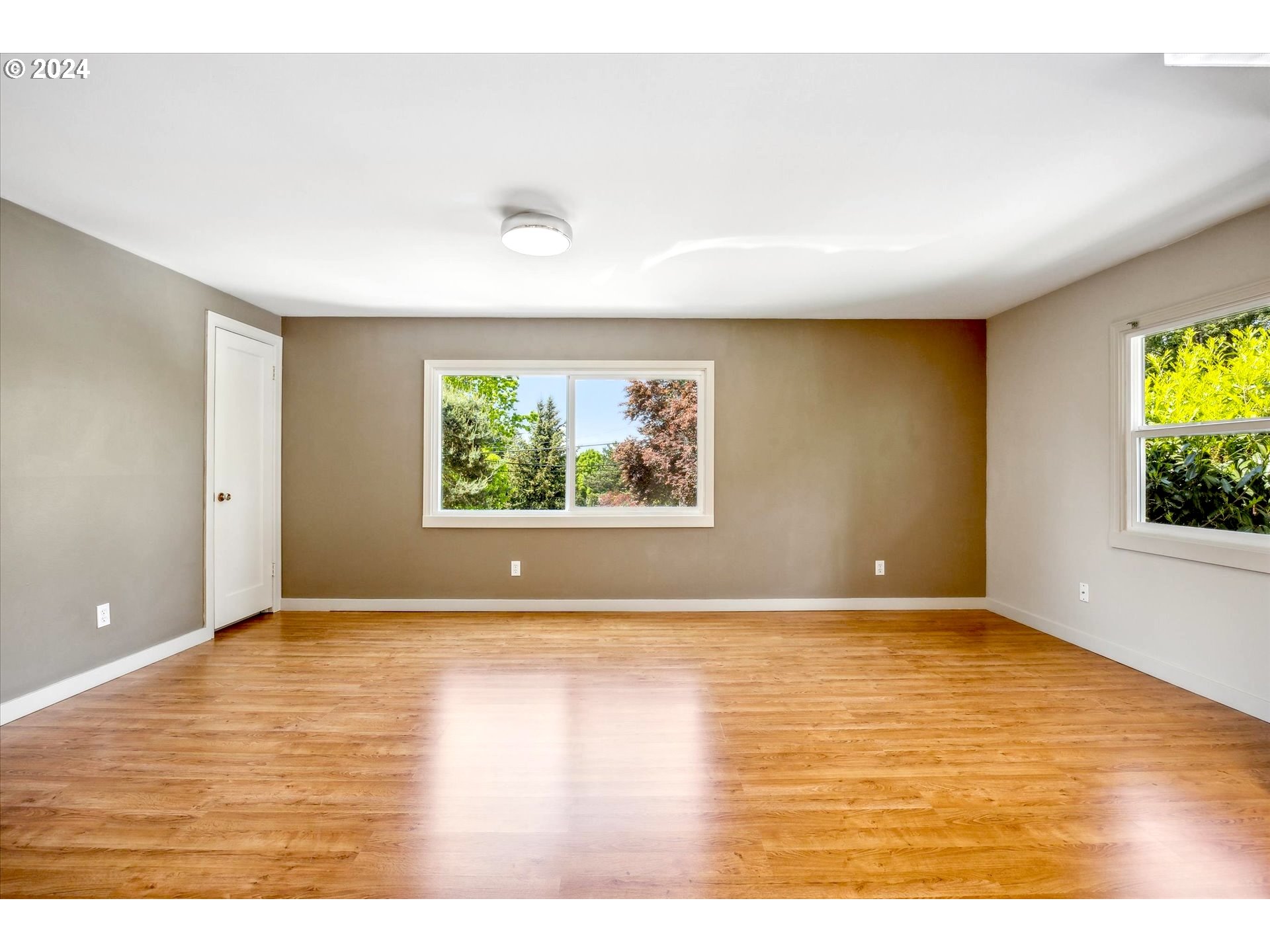 10097 Southwest Walker Road Portland, OR 97225 - Photo 27 of 44 a view of an empty room and window