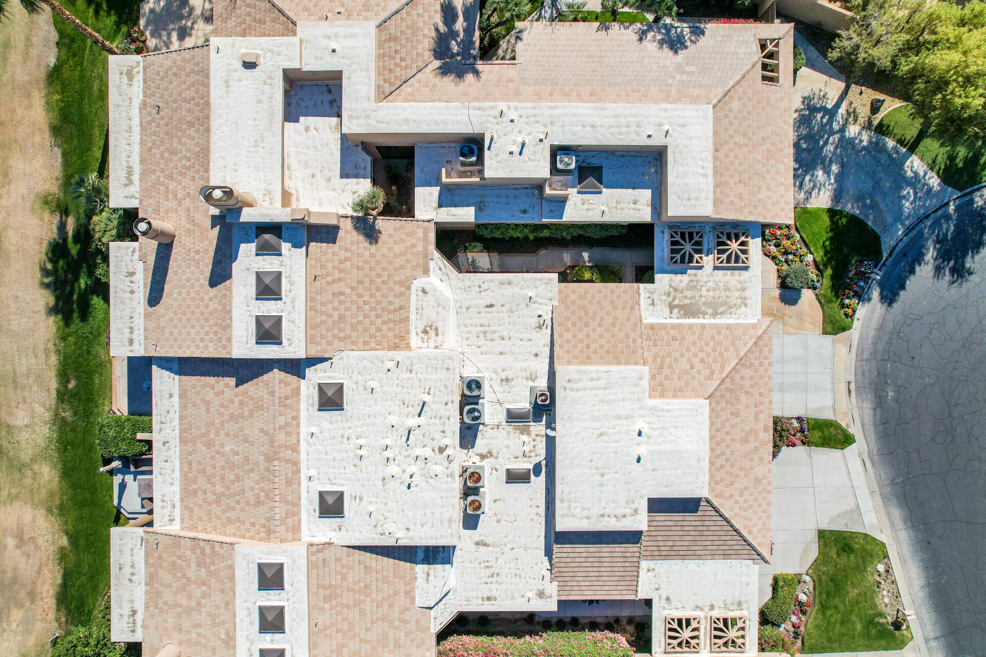 55764 Oak-Tree La Quinta, CA 92253 - Photo 47 of 50 an aerial view of residential houses with outdoor space and parking